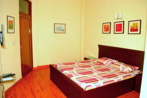 Отель Woodpecker Apartments Hauz khas  Нью-Дели